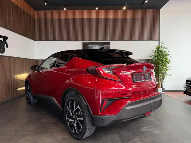 Toyota C-HR view 4