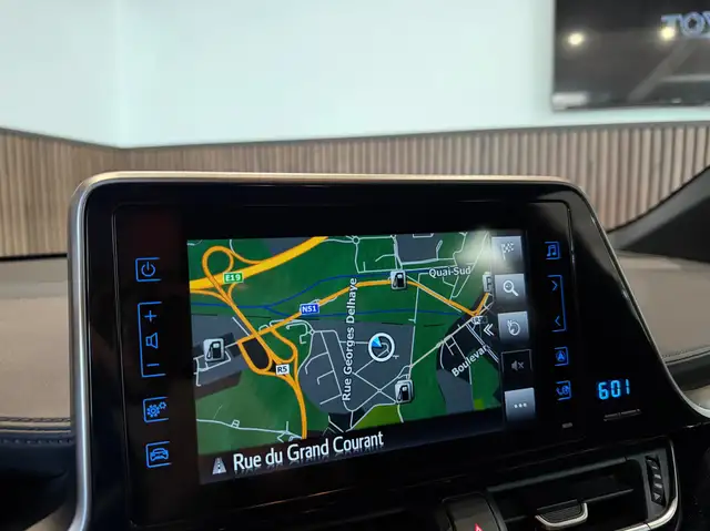 Toyota C-HR view 15