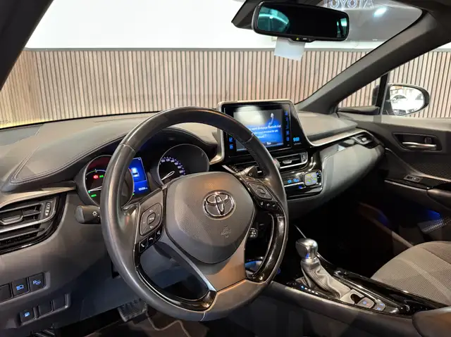 Toyota C-HR view 7