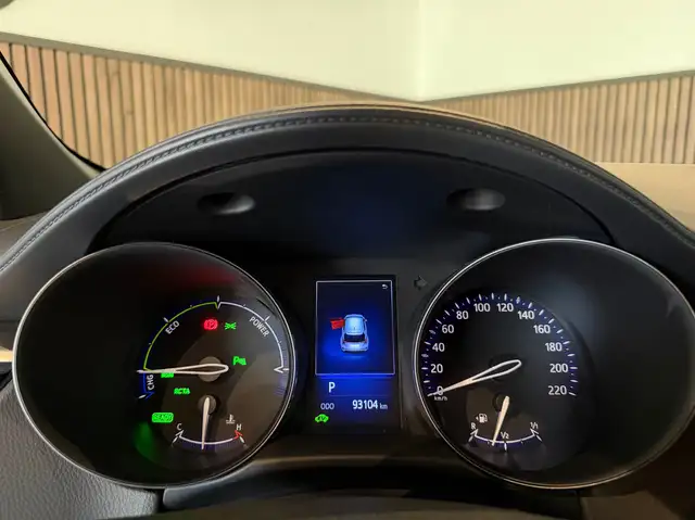 Toyota C-HR view 11