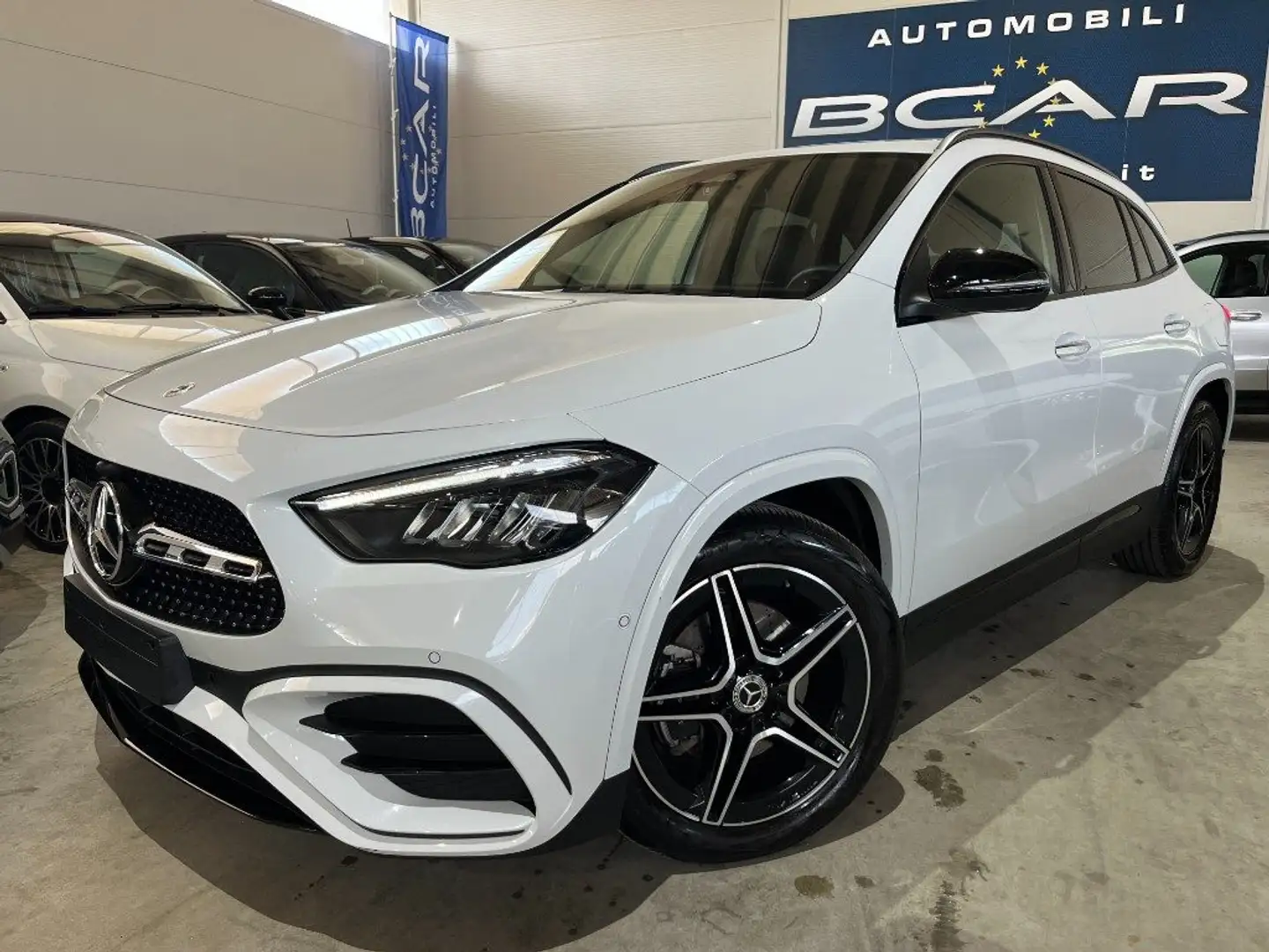 Mercedes-Benz GLA 200 d Autom. AMG Premium Plus NIGHT/LED MULTICOL/TELEC Bianco - 1