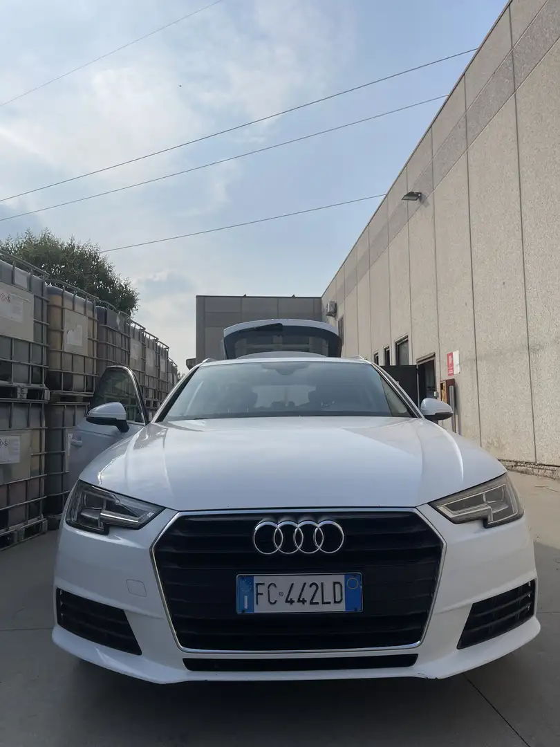 Audi A4 Avant 2.0 tdi ultra Sport 150cv - 1
