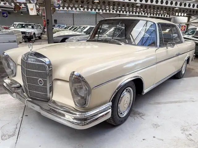 Mercedes-Benz 300 300SE Coupé