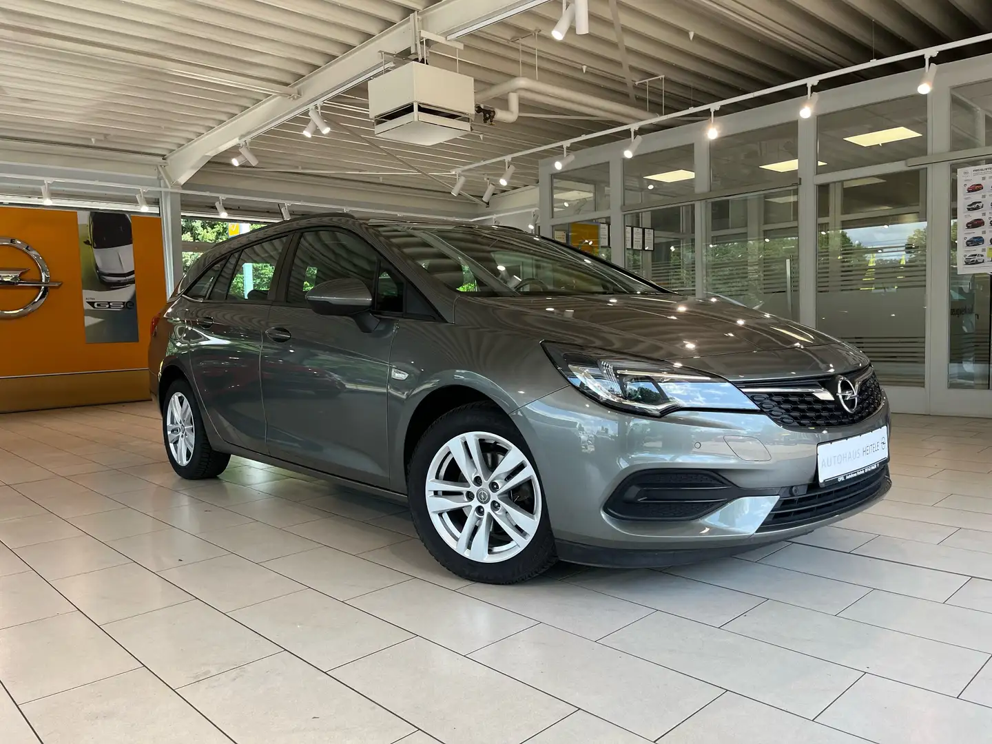 Opel Astra Edition Start/Stop Grijs - 1