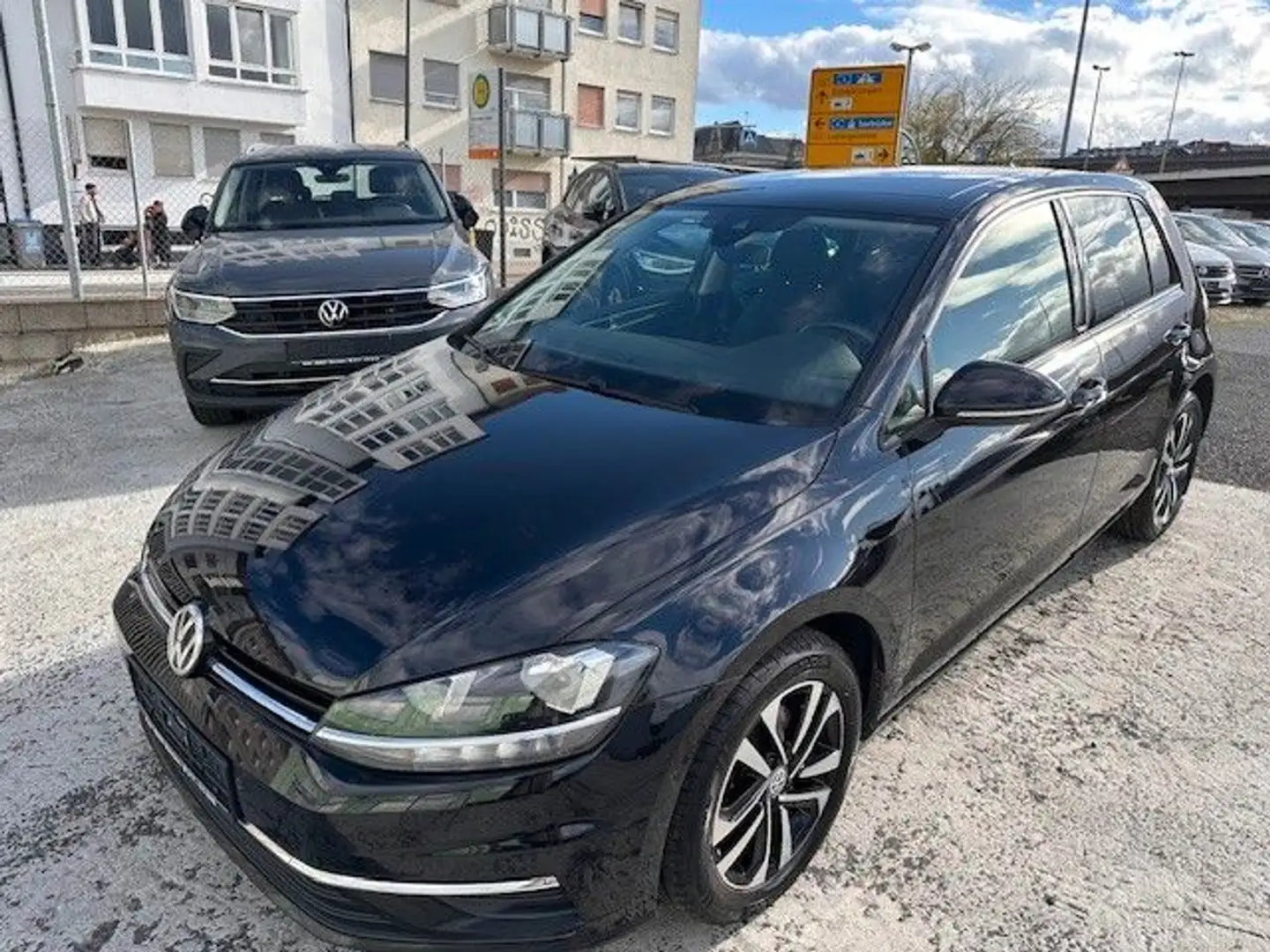 Volkswagen Golf VII Lim. IQ.DRIVE 2,0 TDI DSG*PARKPILOT Schwarz - 1