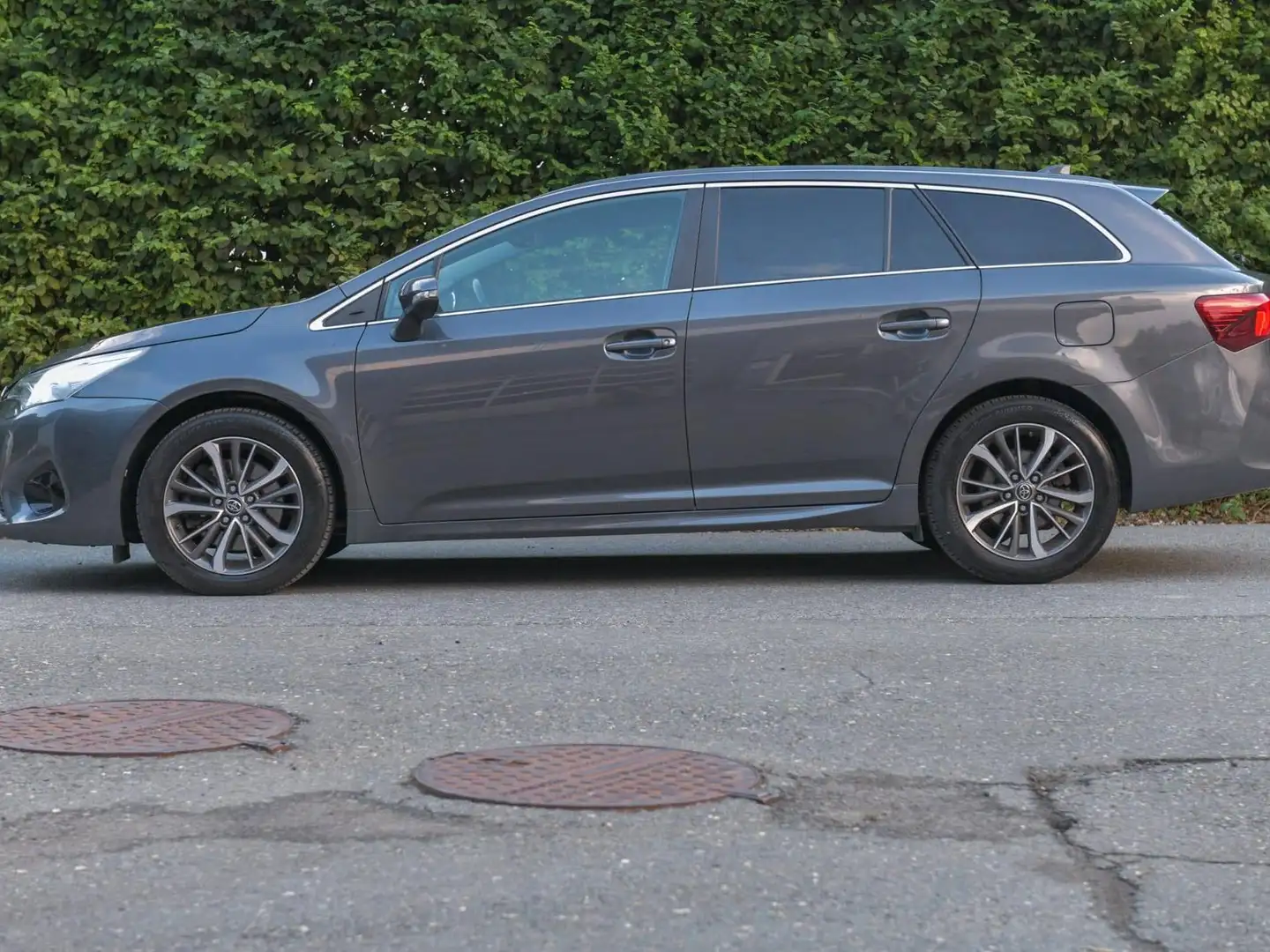 Toyota Avensis Avensis 2,0 D4-D Active Plus Active Plus Grau - 2