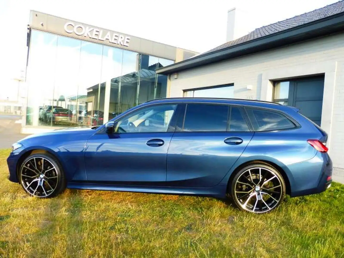 BMW 318 iA Touring FaceLift WideScreen/LiveCockpitPlus/20" Blauw - 2