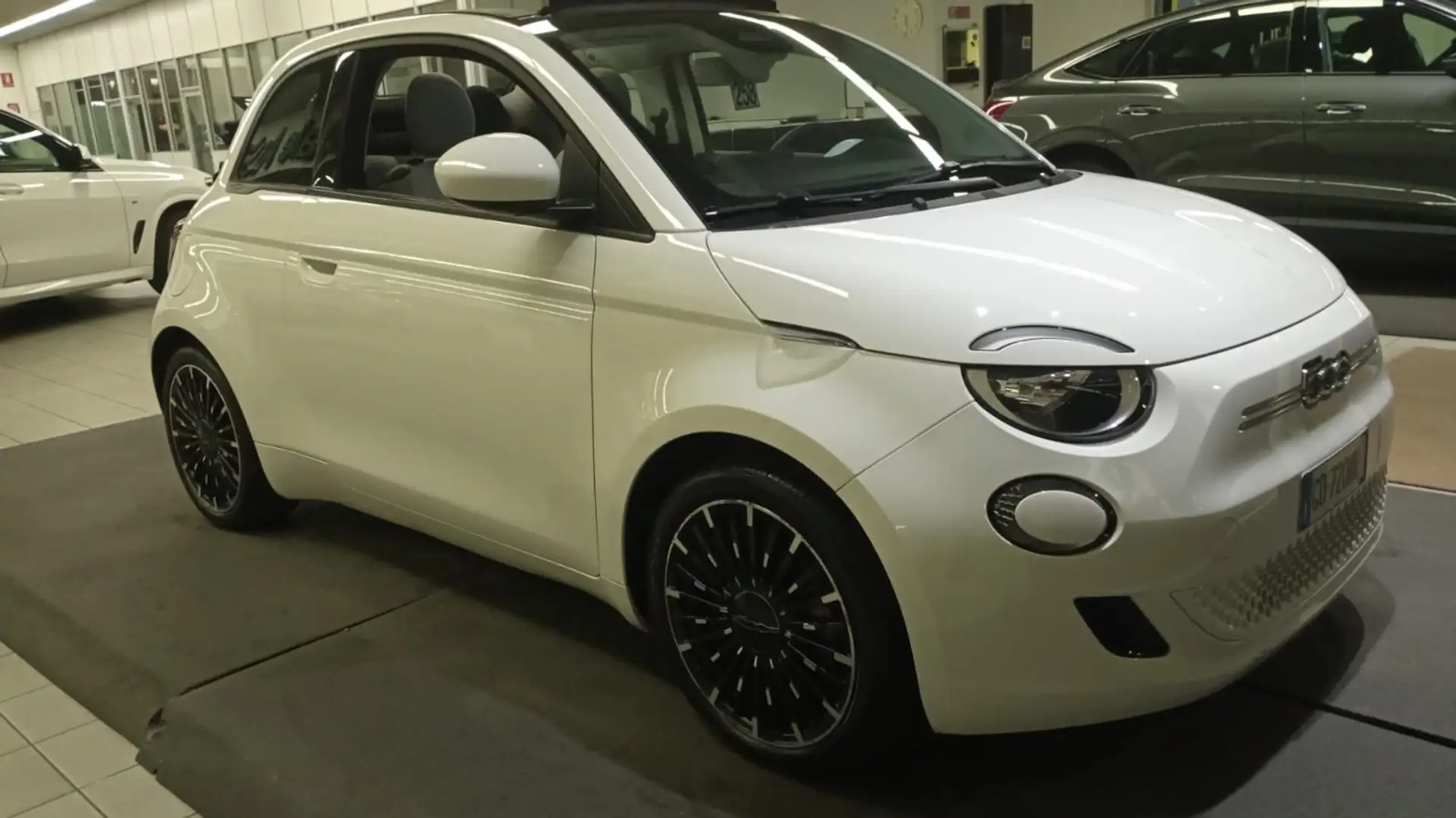 Fiat 500e 500 IV  Cabrio 42 kWh Icon Blanc - 2