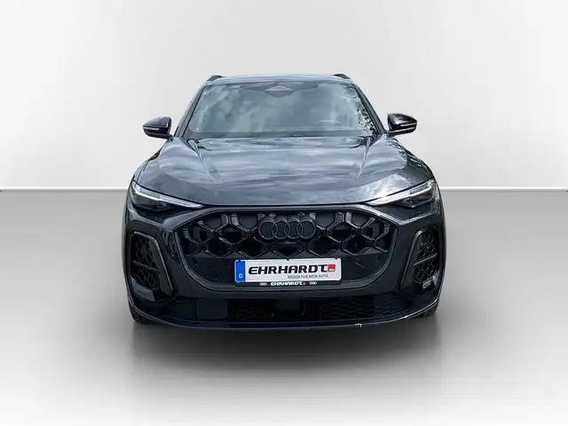 Audi Q5 view 3