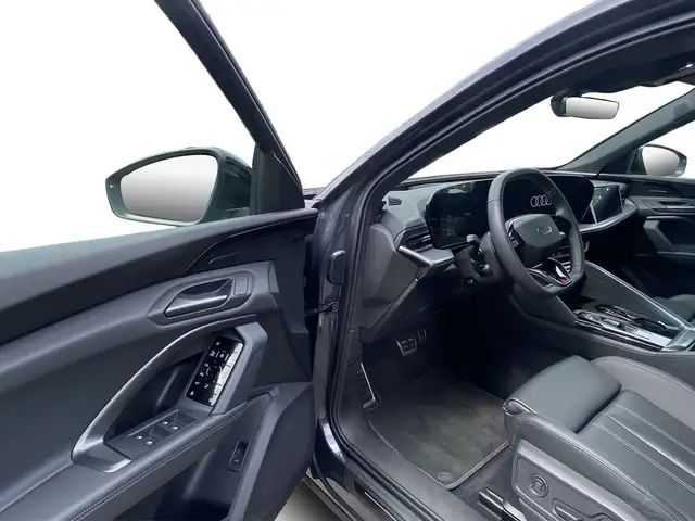 Audi Q5 view 14