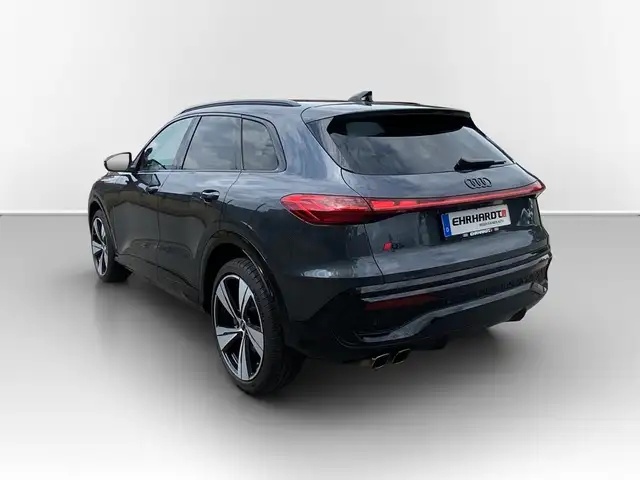 Audi Q5 view 10