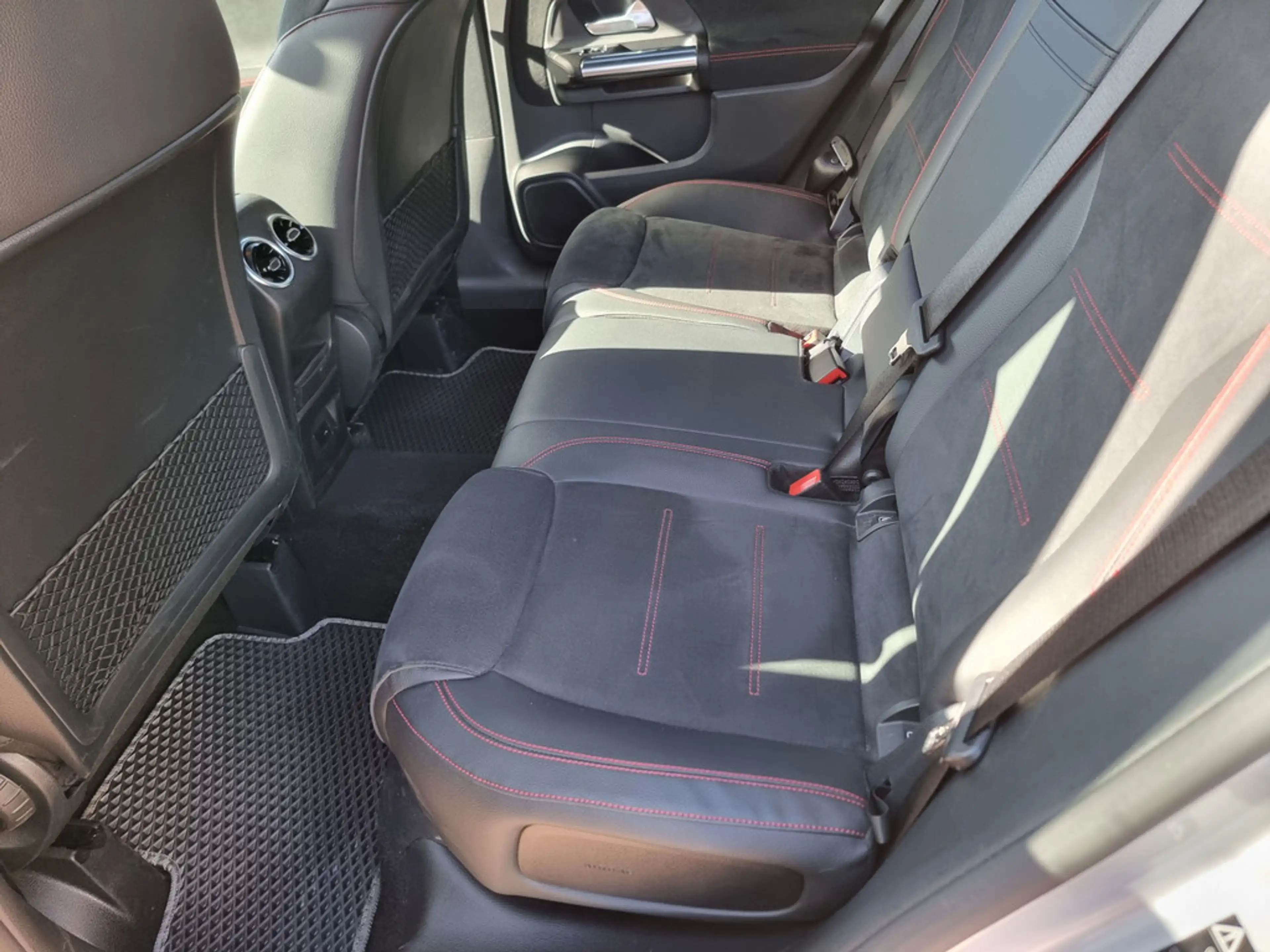 Mercedes-Benz B 250 AMG Line — photo 13