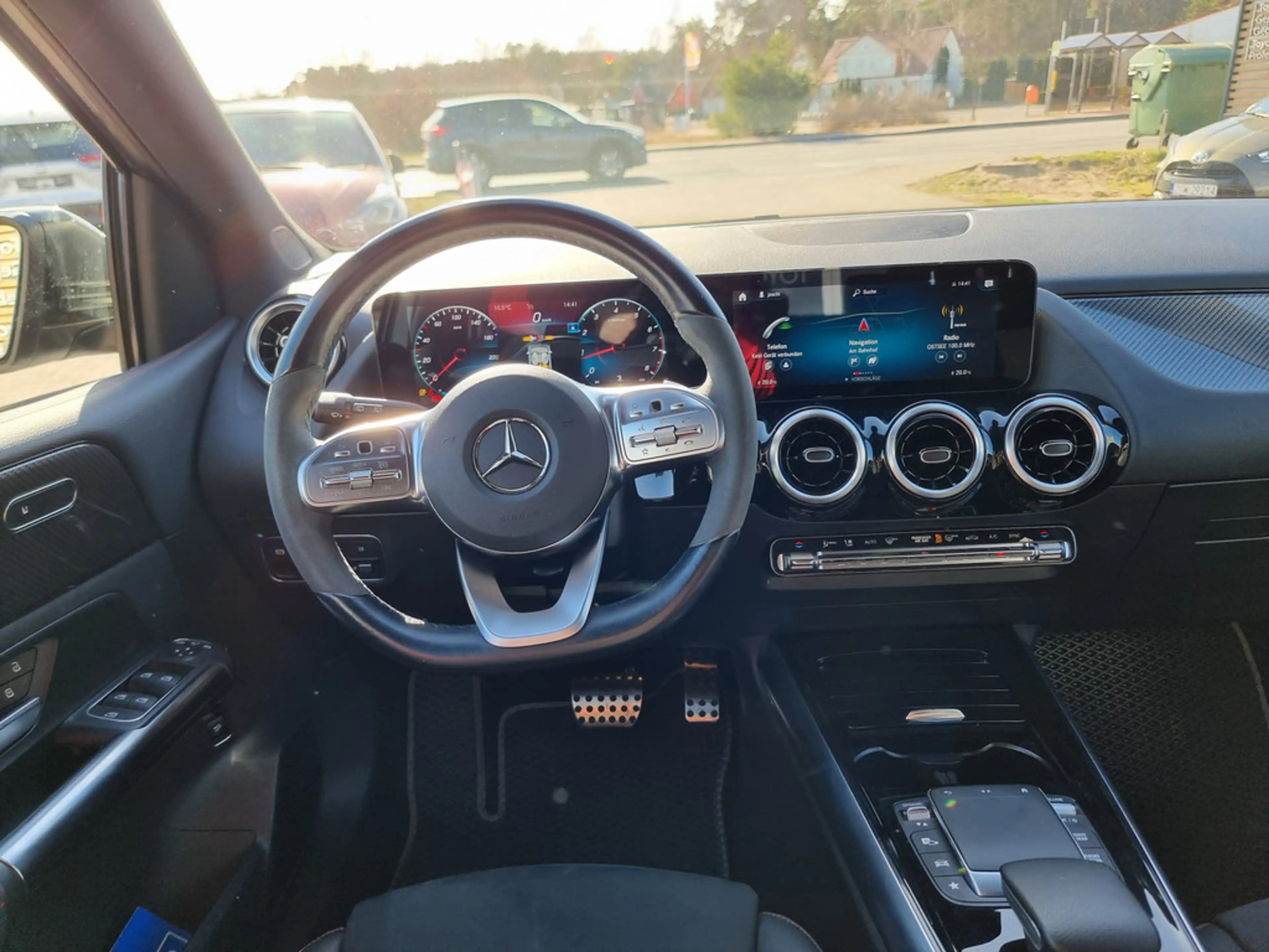Mercedes-Benz B 250 AMG Line — photo 10