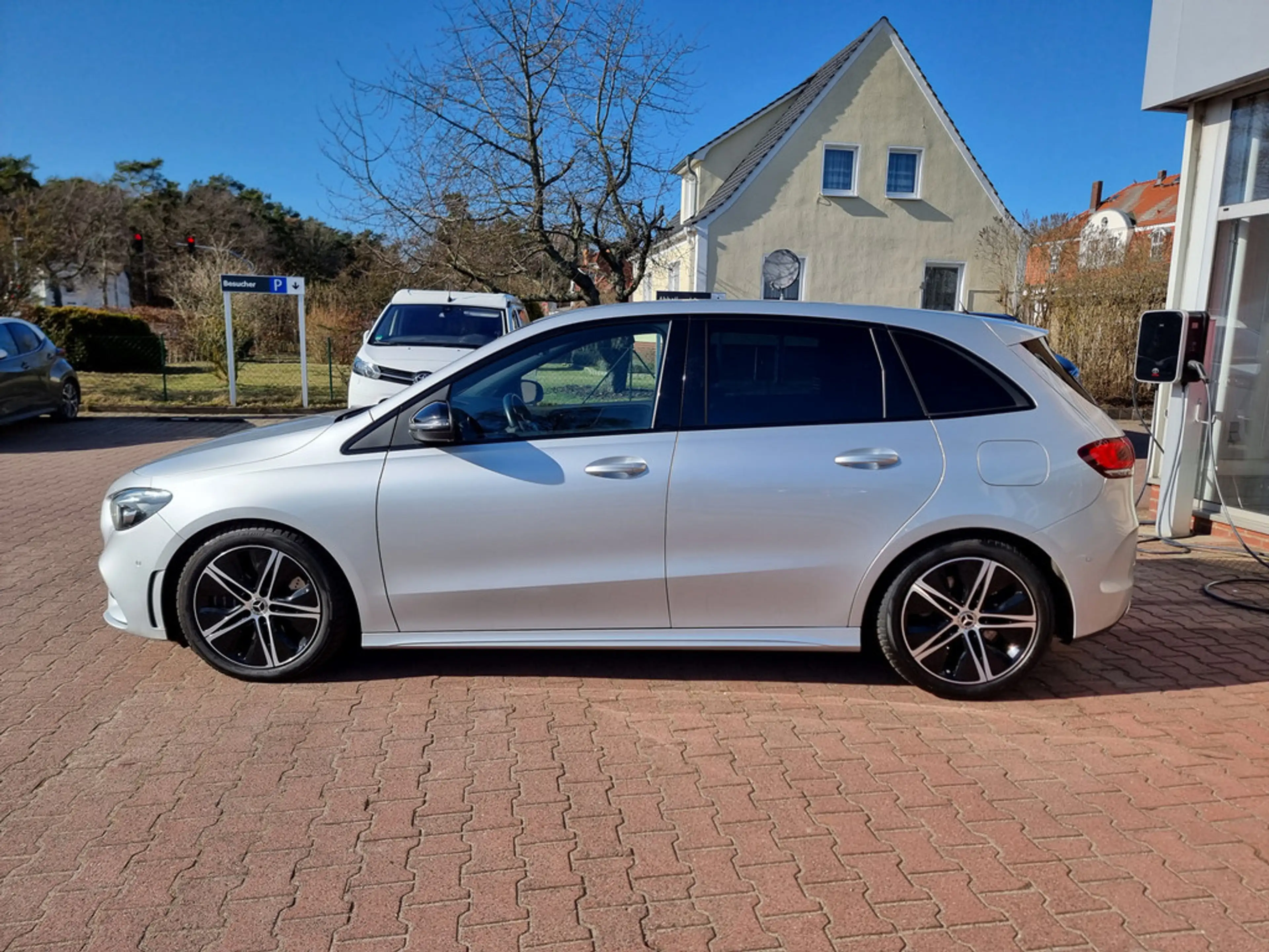 Mercedes-Benz B 250 AMG Line — photo 3
