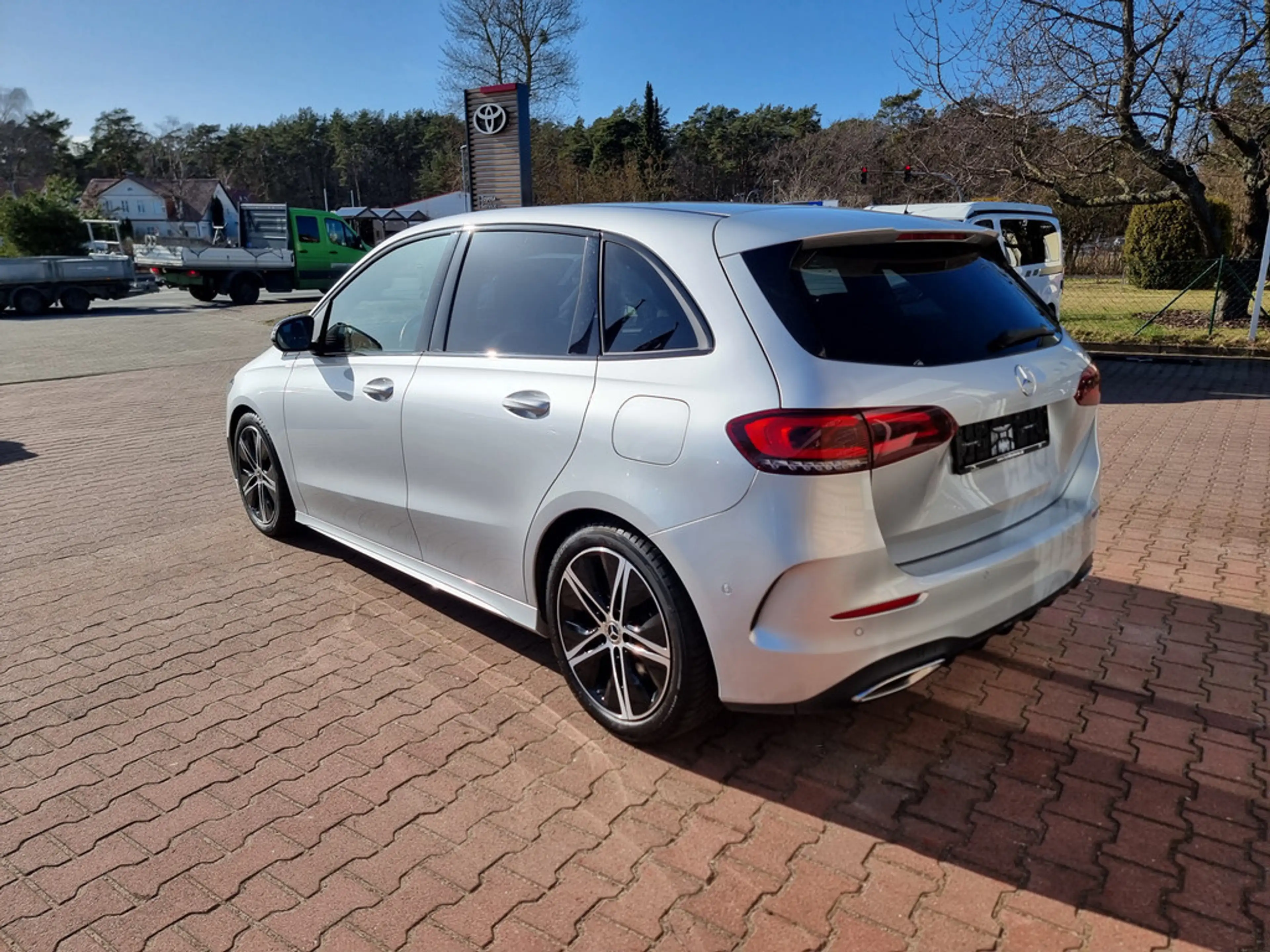 Mercedes-Benz B 250 AMG Line — photo 2