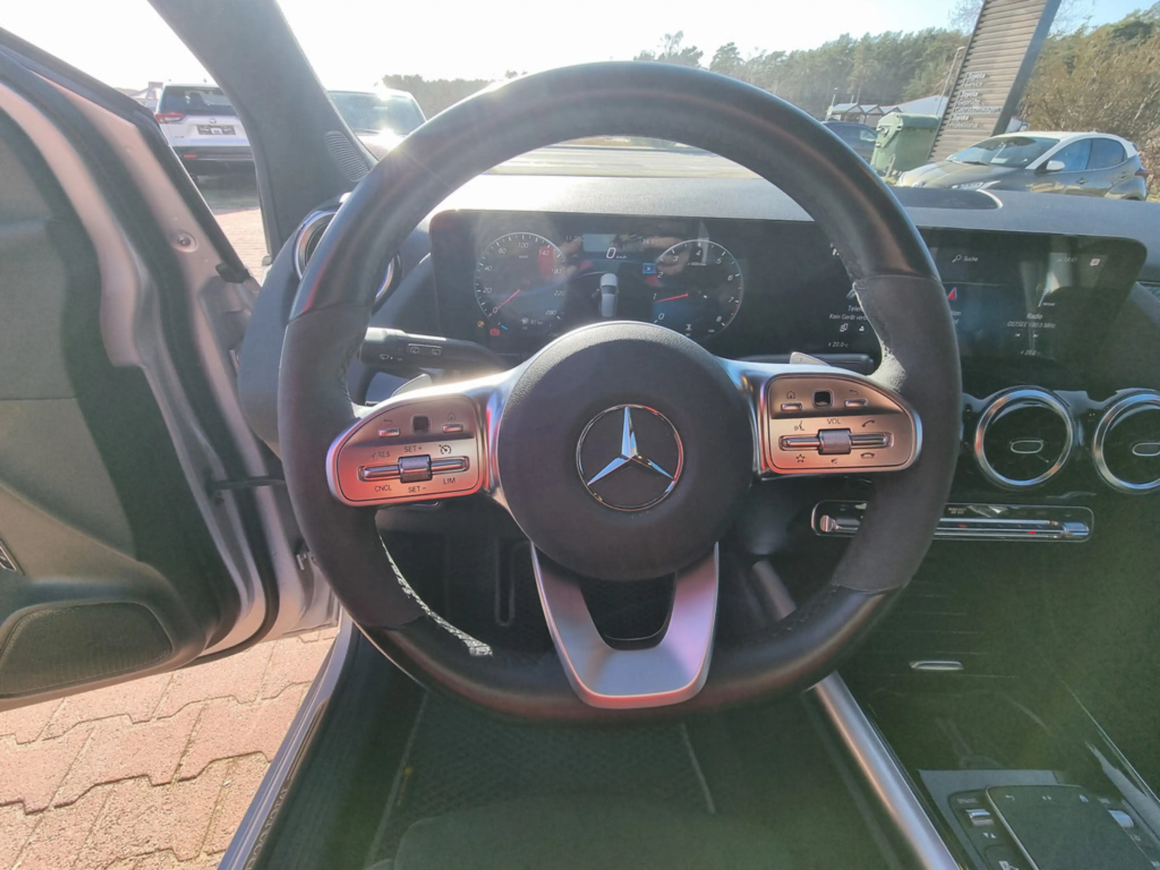 Mercedes-Benz B 250 AMG Line — photo 15