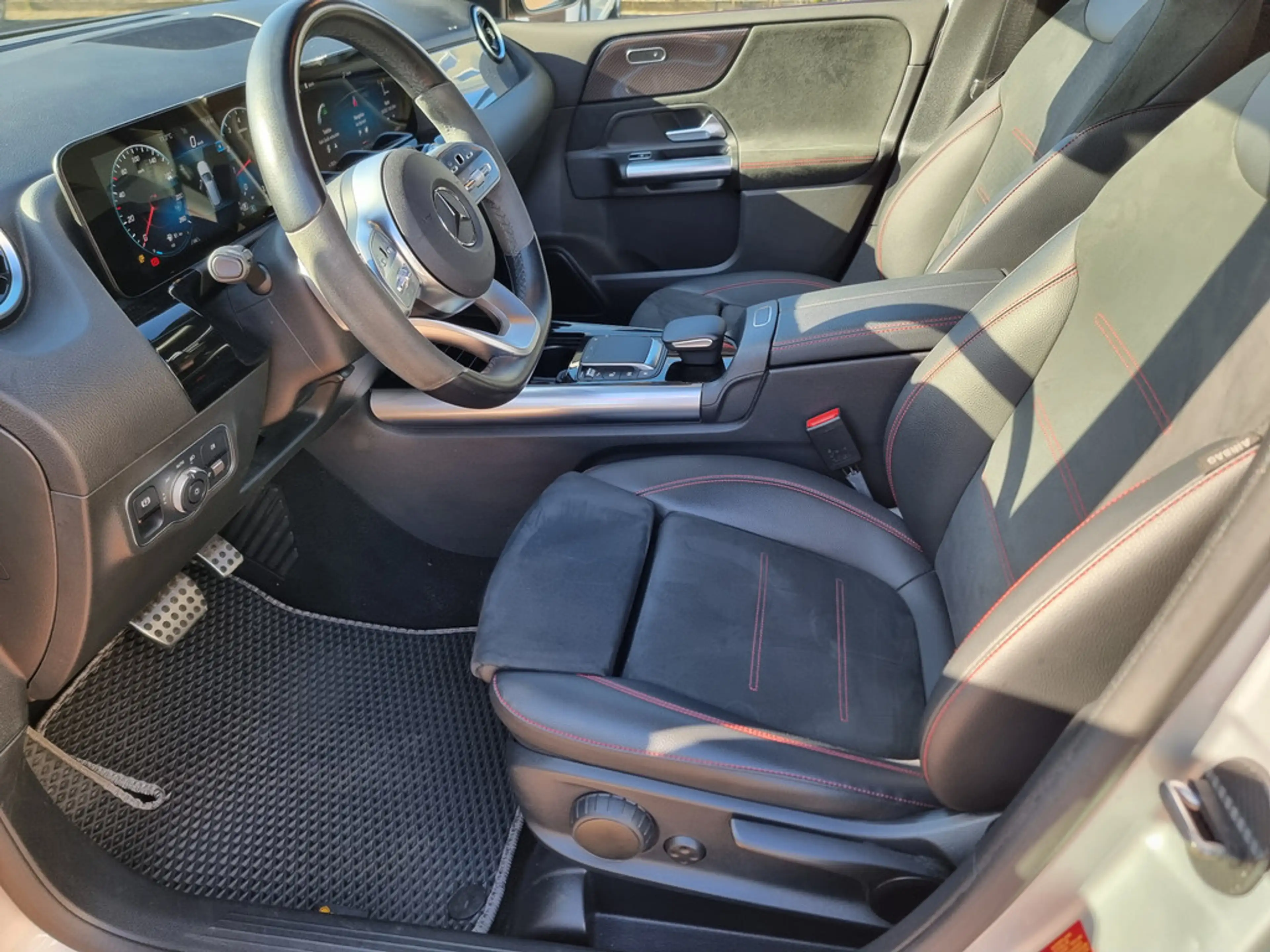 Mercedes-Benz B 250 AMG Line — photo 14