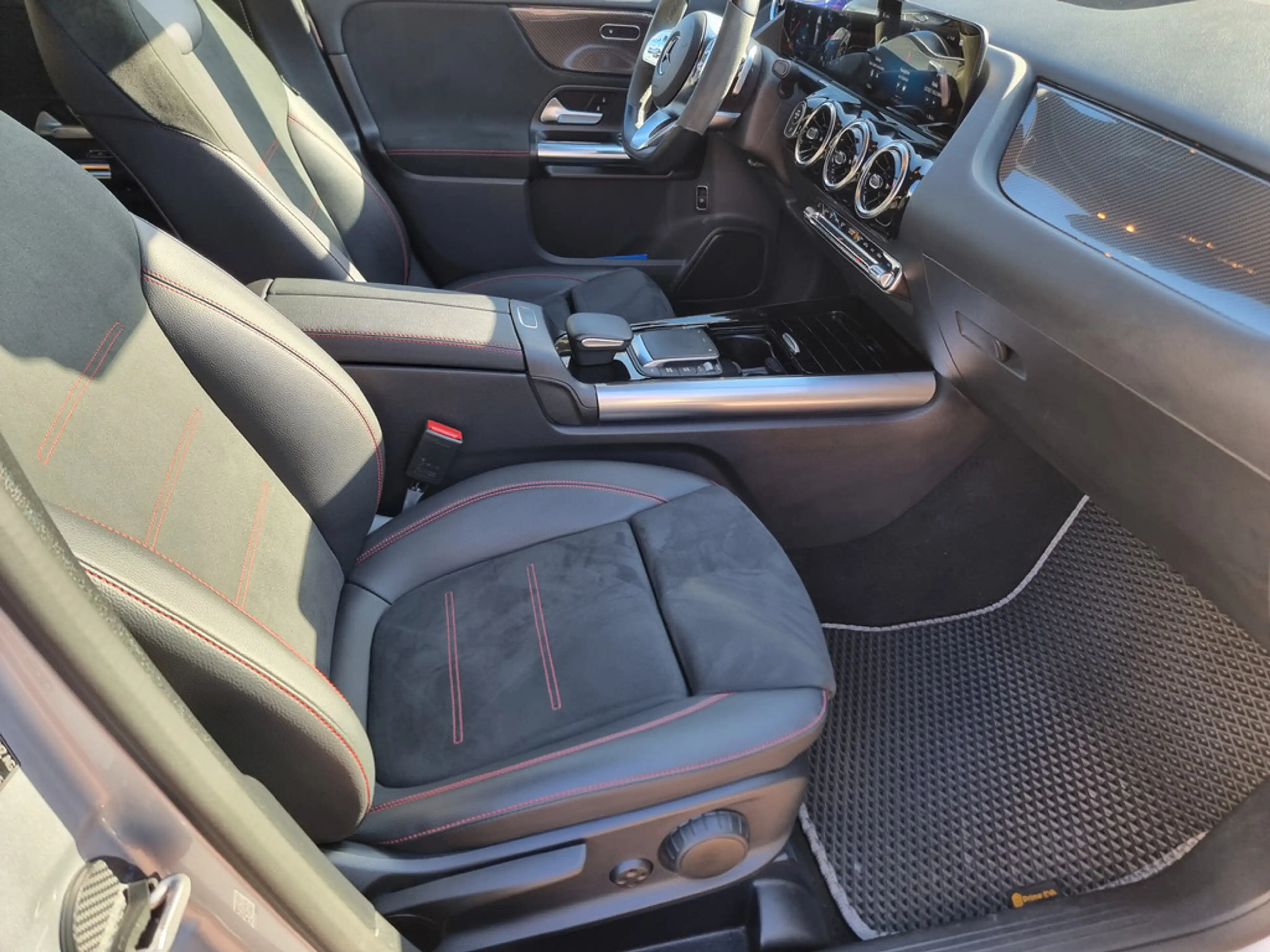 Mercedes-Benz B 250 AMG Line — photo 7