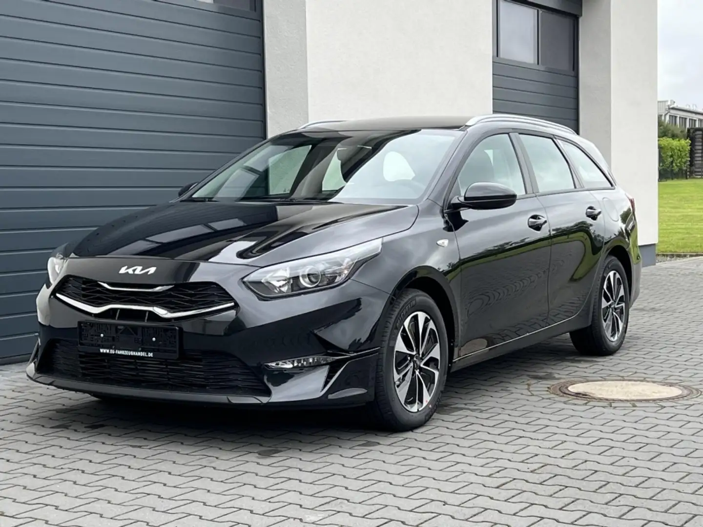 Kia Ceed SW / cee'd SW Sportswagon Vision Spin 1,5 T-GDi 103KW Navi 2025 Wit - 1