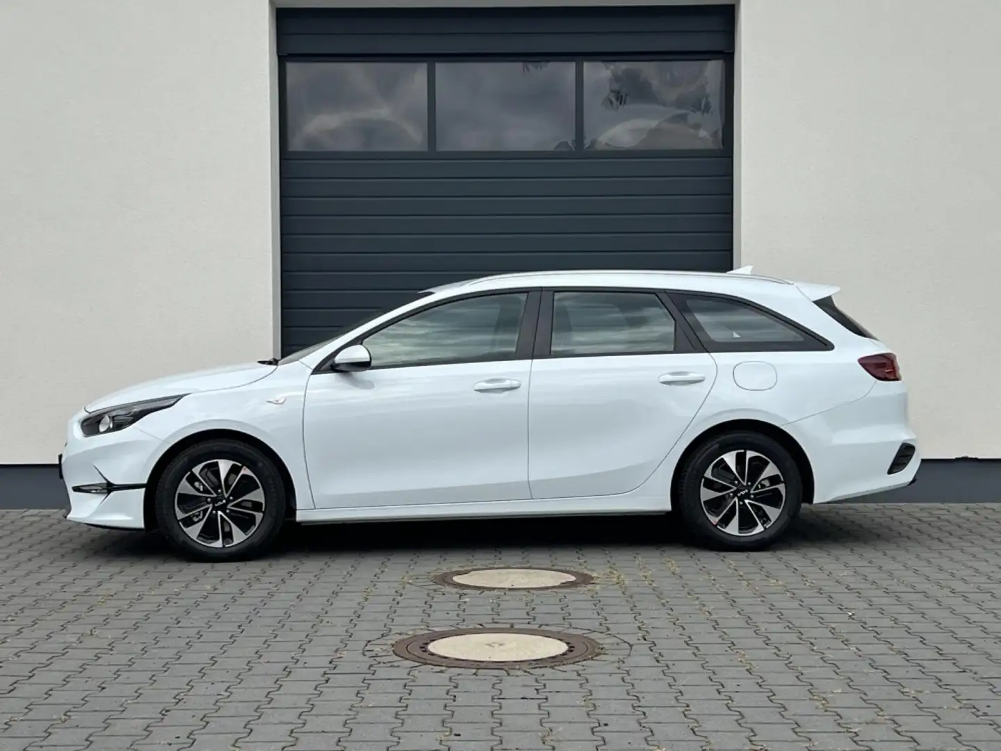 Kia Ceed SW / cee'd SW Sportswagon Vision Spin 1,5 T-GDi 103KW Navi Weiß - 2
