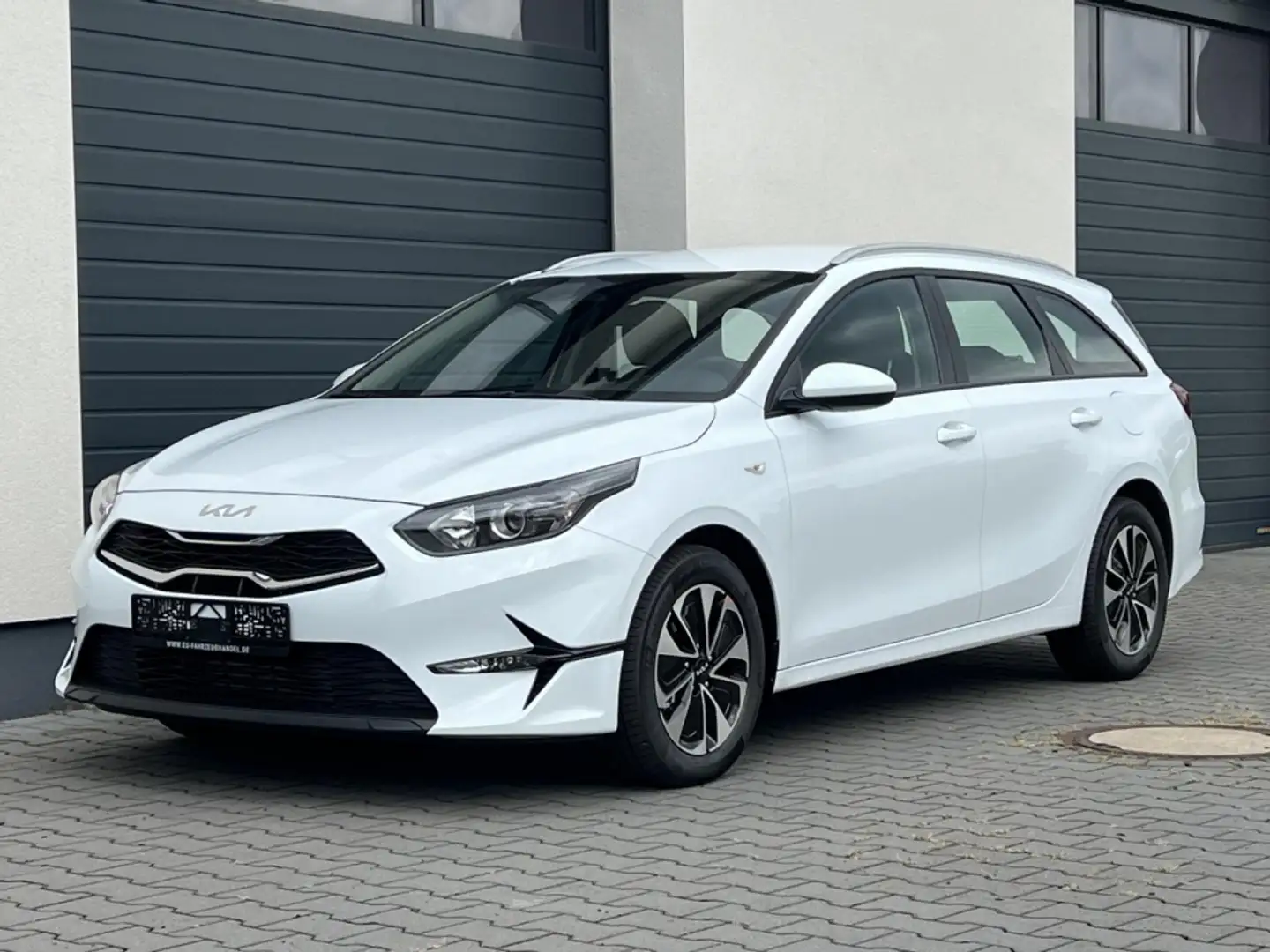 Kia Ceed SW / cee'd SW Sportswagon Vision Spin 1,5 T-GDi 103KW Navi Weiß - 1