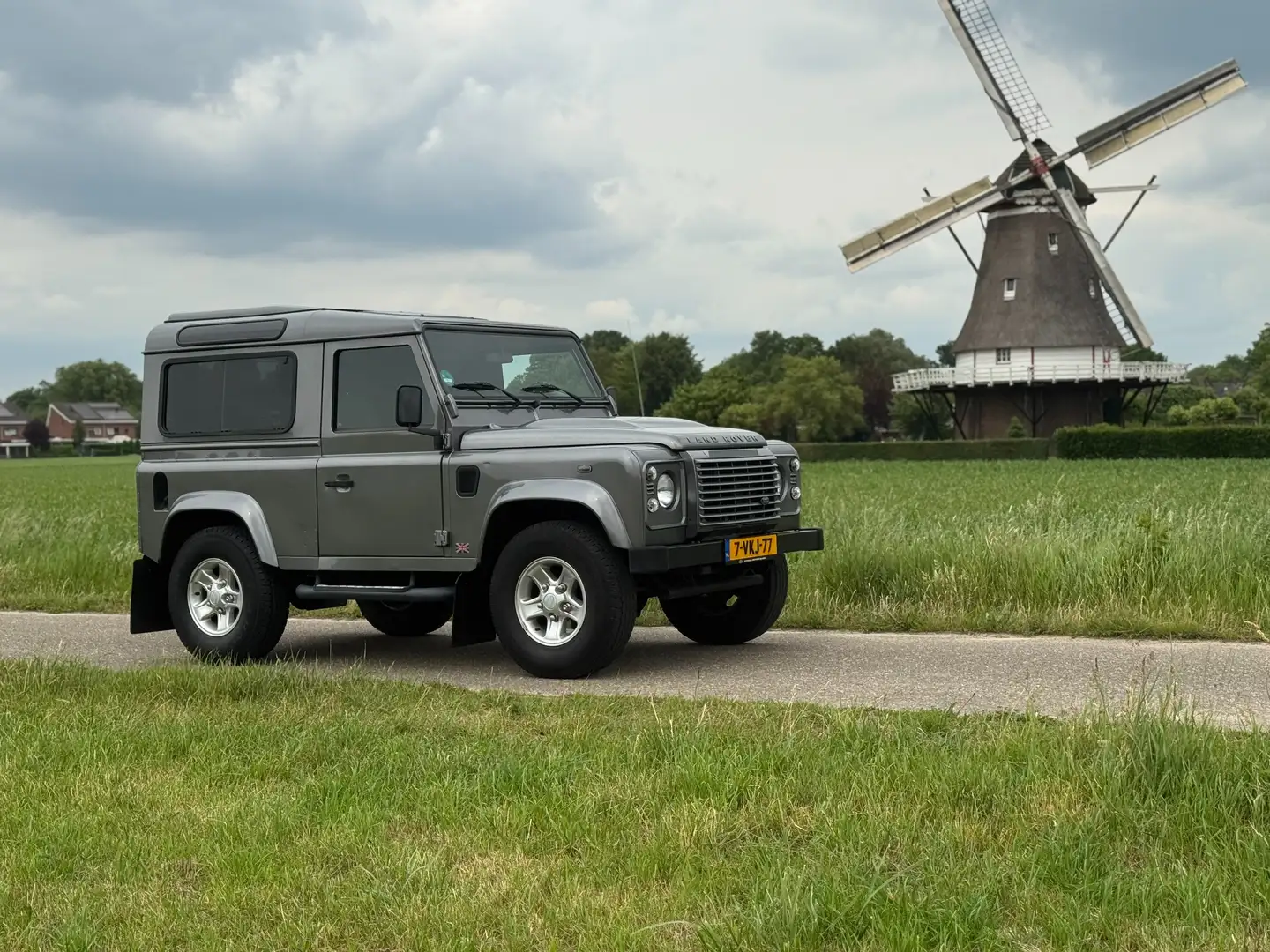 Land Rover Defender Defender 2.4 TD HT 90" XTech Grijs - 2