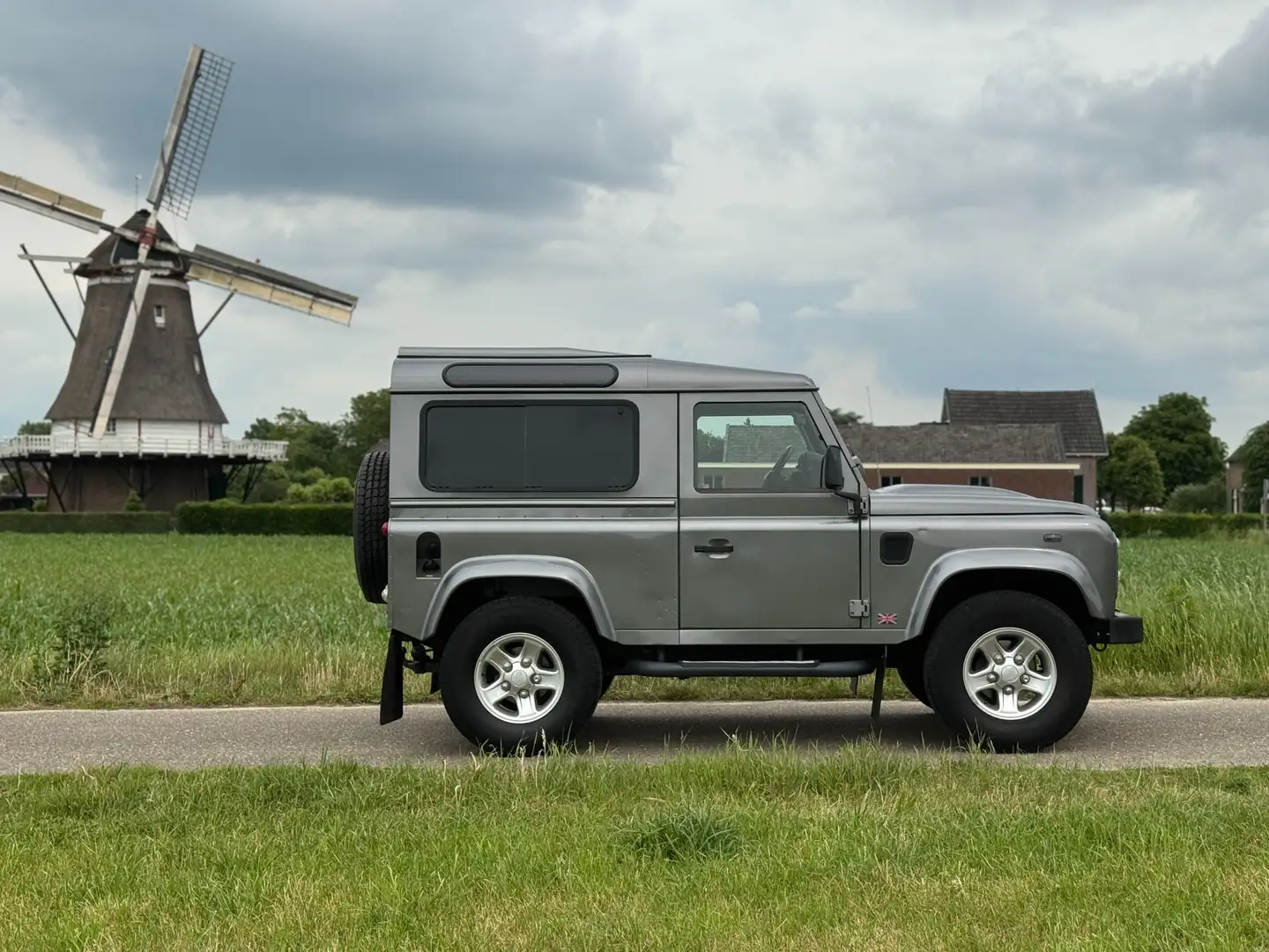 Land Rover Defender Defender 2.4 TD HT 90" XTech Grijs - 1