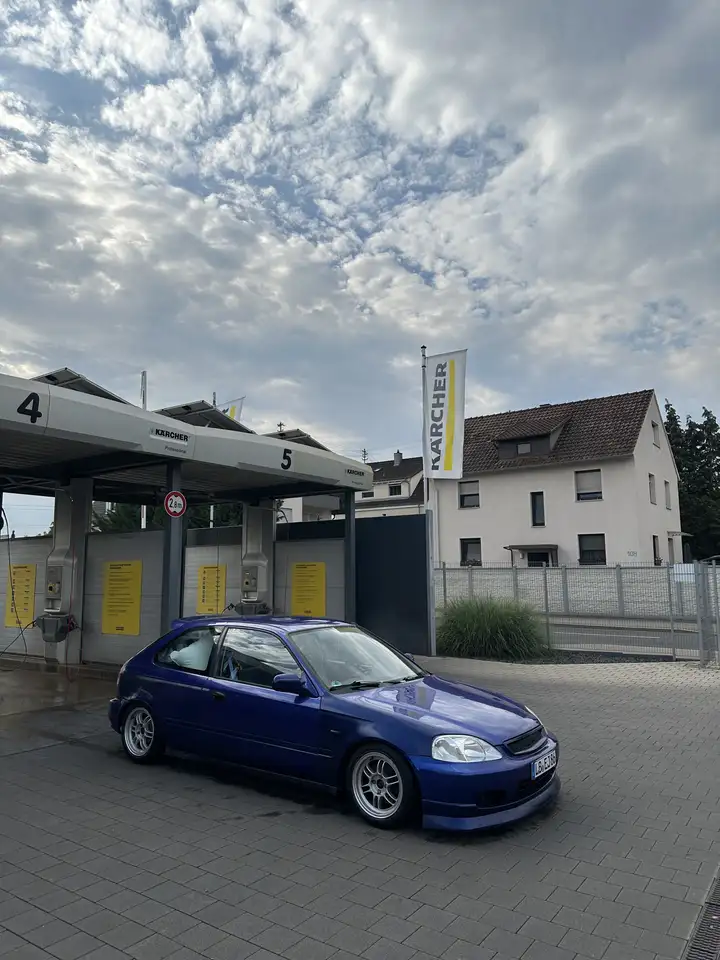 Honda Civic 1.5i LS, foto 1