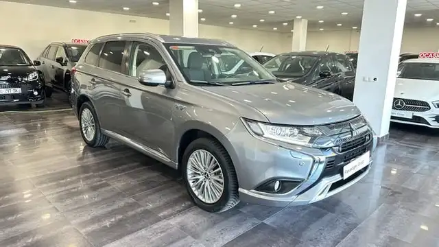 Mitsubishi Outlander 2.4L  PHEV TWIN MOTOR 4WD BUSINESS