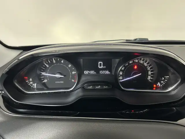 Peugeot 208 view 6