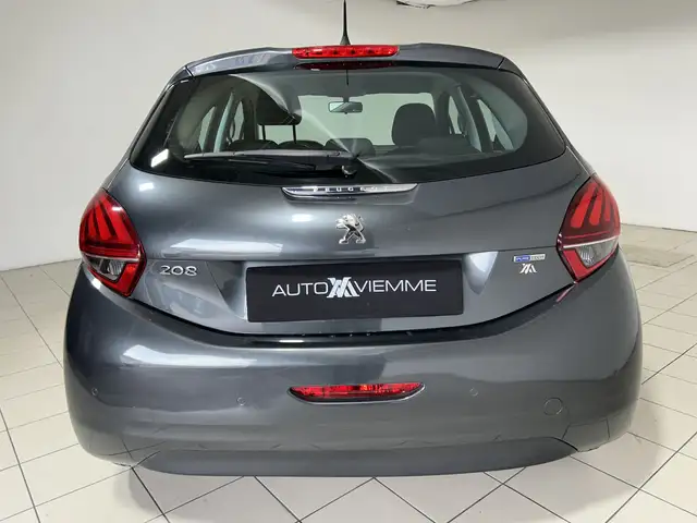 Peugeot 208 view 3