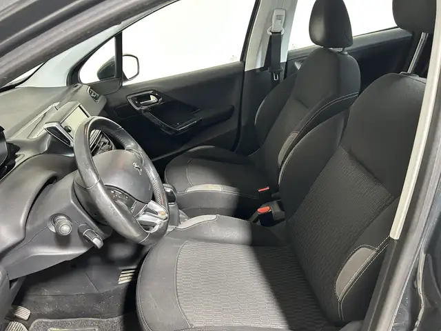 Peugeot 208 view 8