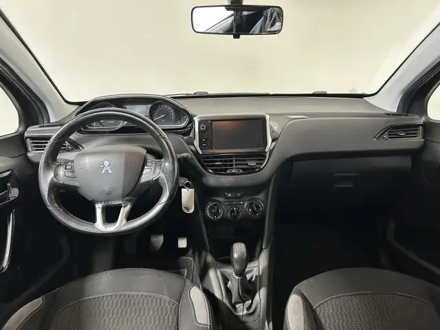 Peugeot 208 view 9
