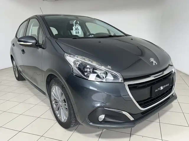 Peugeot 208 view 2