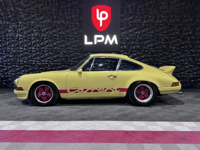 Porsche 911 view 3