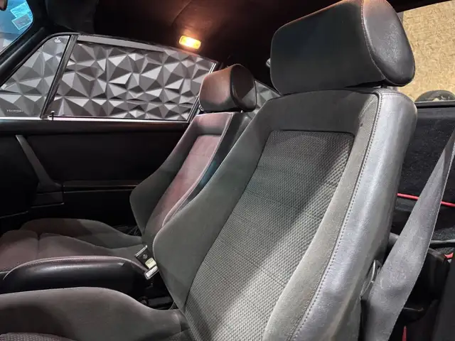Porsche 911 view 8