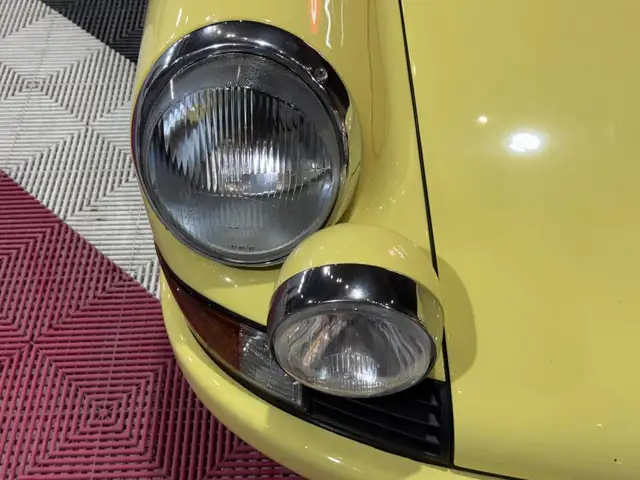Porsche 911 view 15