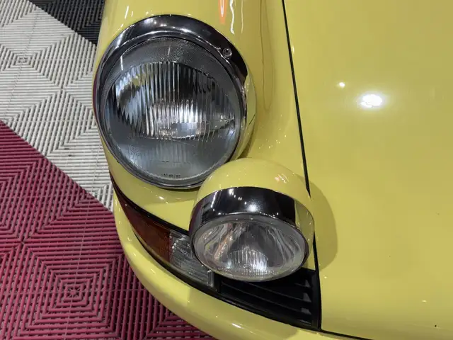 Porsche 911 view 15