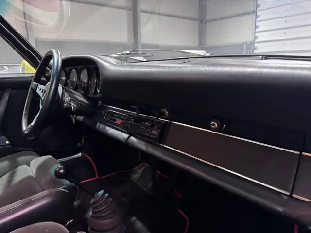 Porsche 911 view 10
