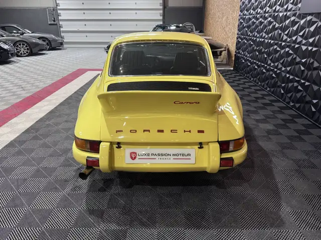 Porsche 911 view 5