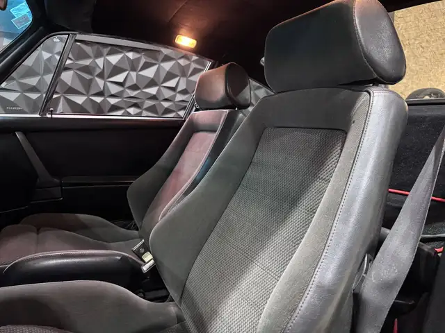 Porsche 911 view 8