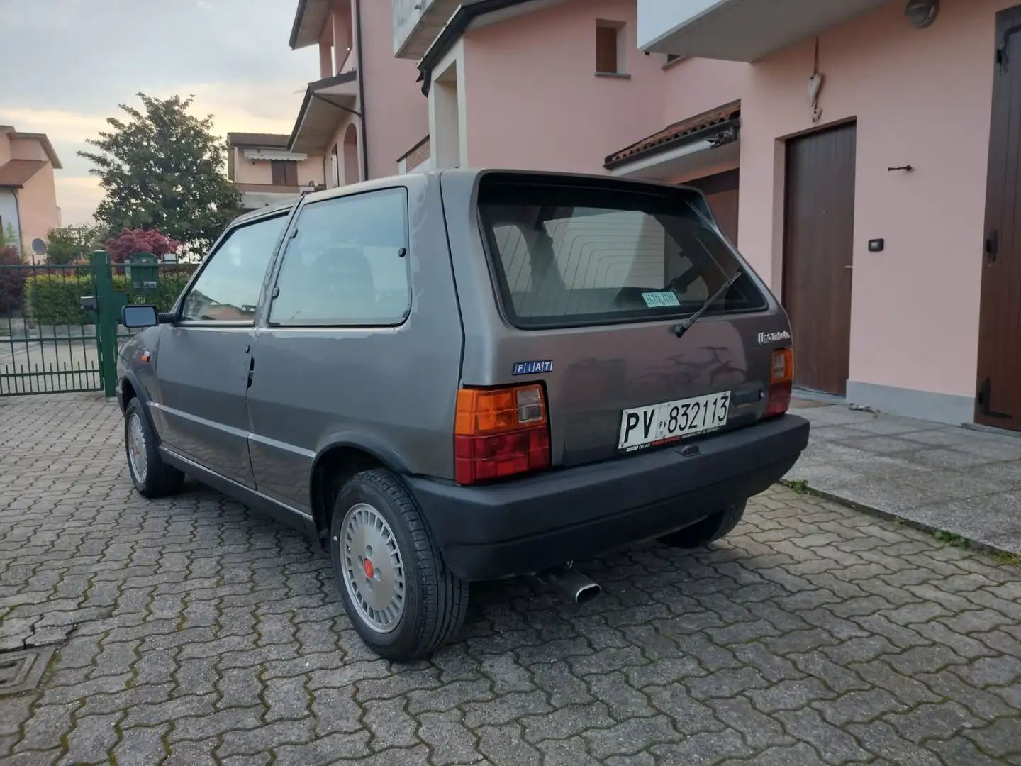 Fiat Uno Uno 3p 1.3t ie 105cv Срібний - 2