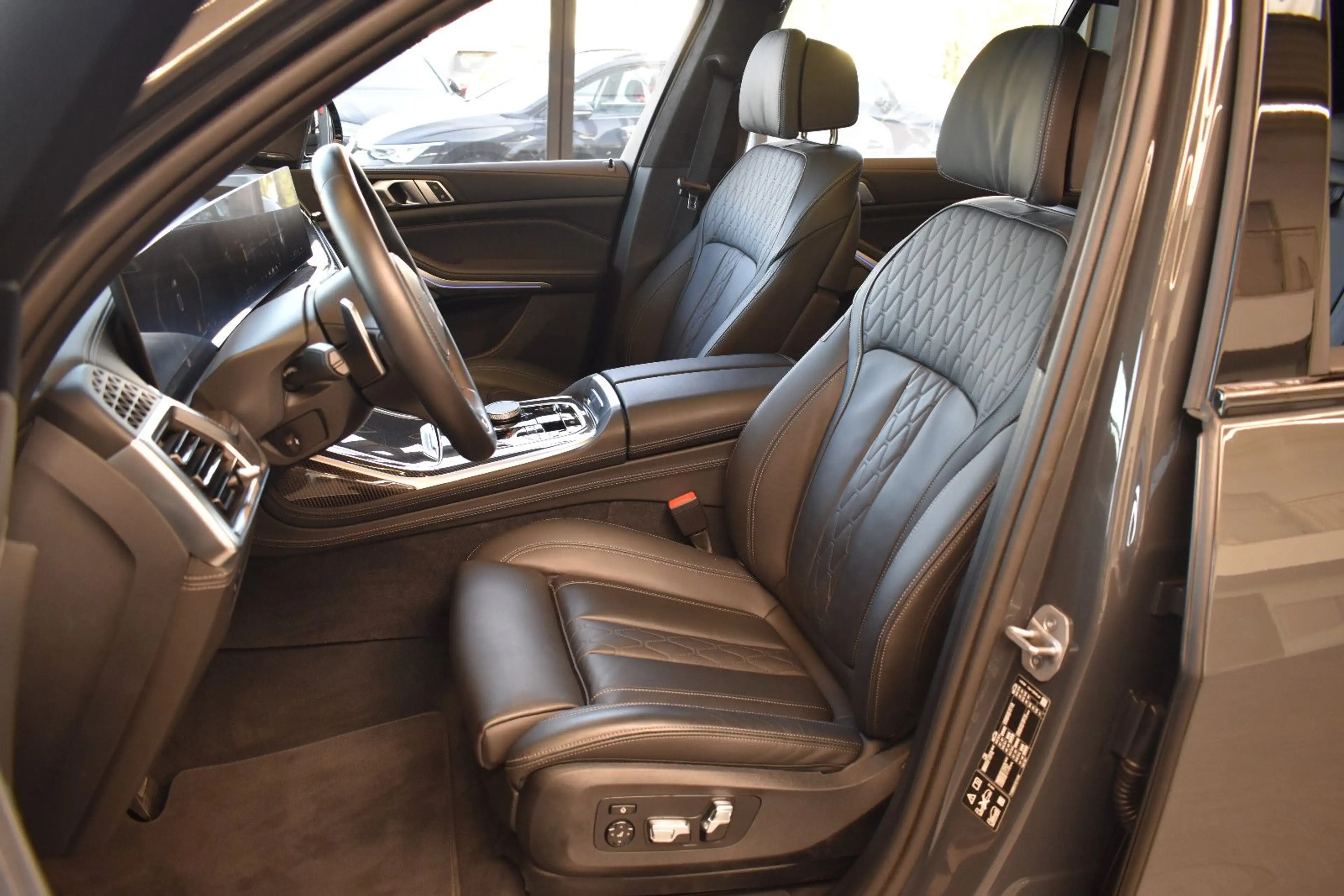 BMW X7 xDrive 40d M Sport 7-Sitzer~SoftClose~AHK~22" — photo 8