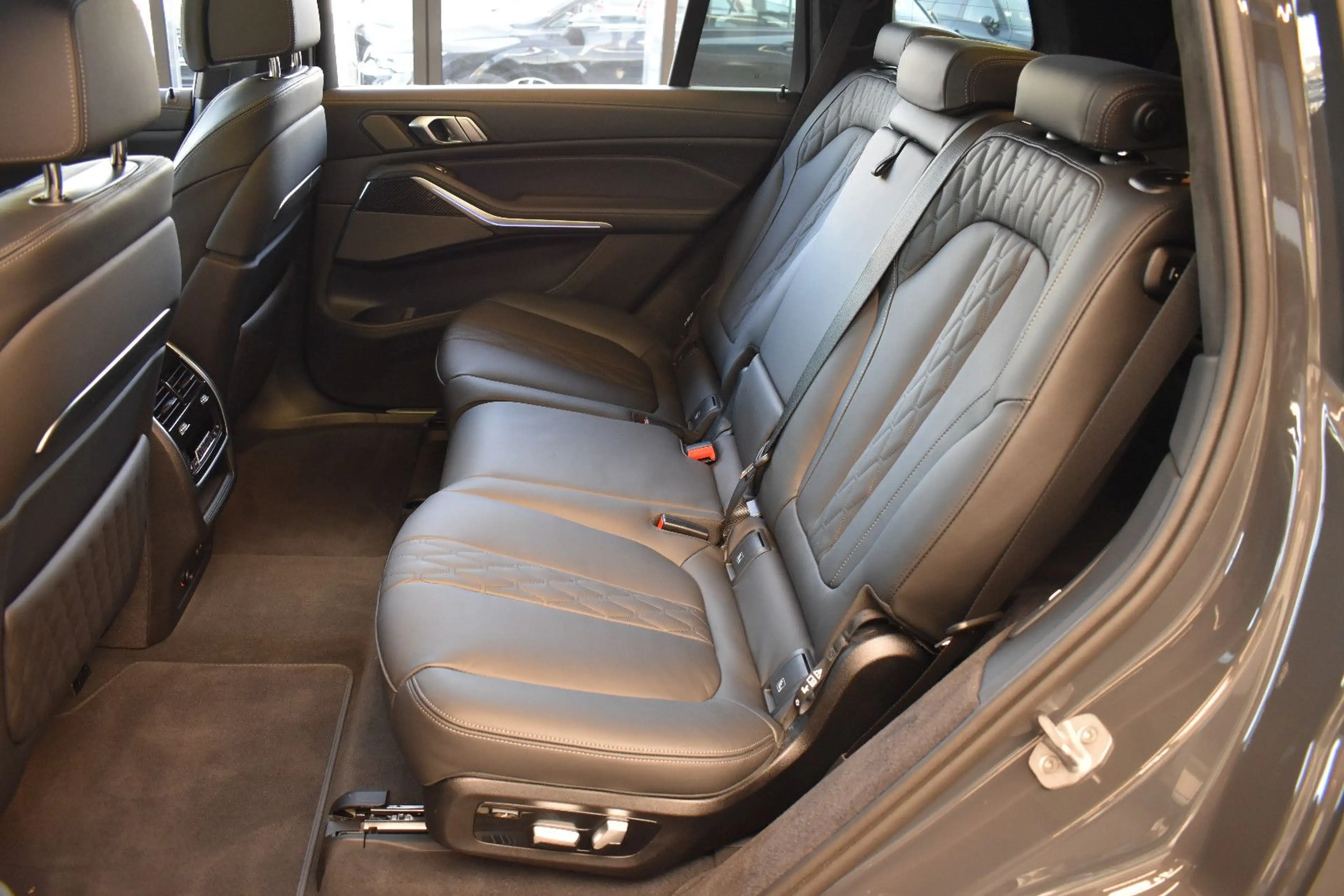 BMW X7 xDrive 40d M Sport 7-Sitzer~SoftClose~AHK~22" — photo 11