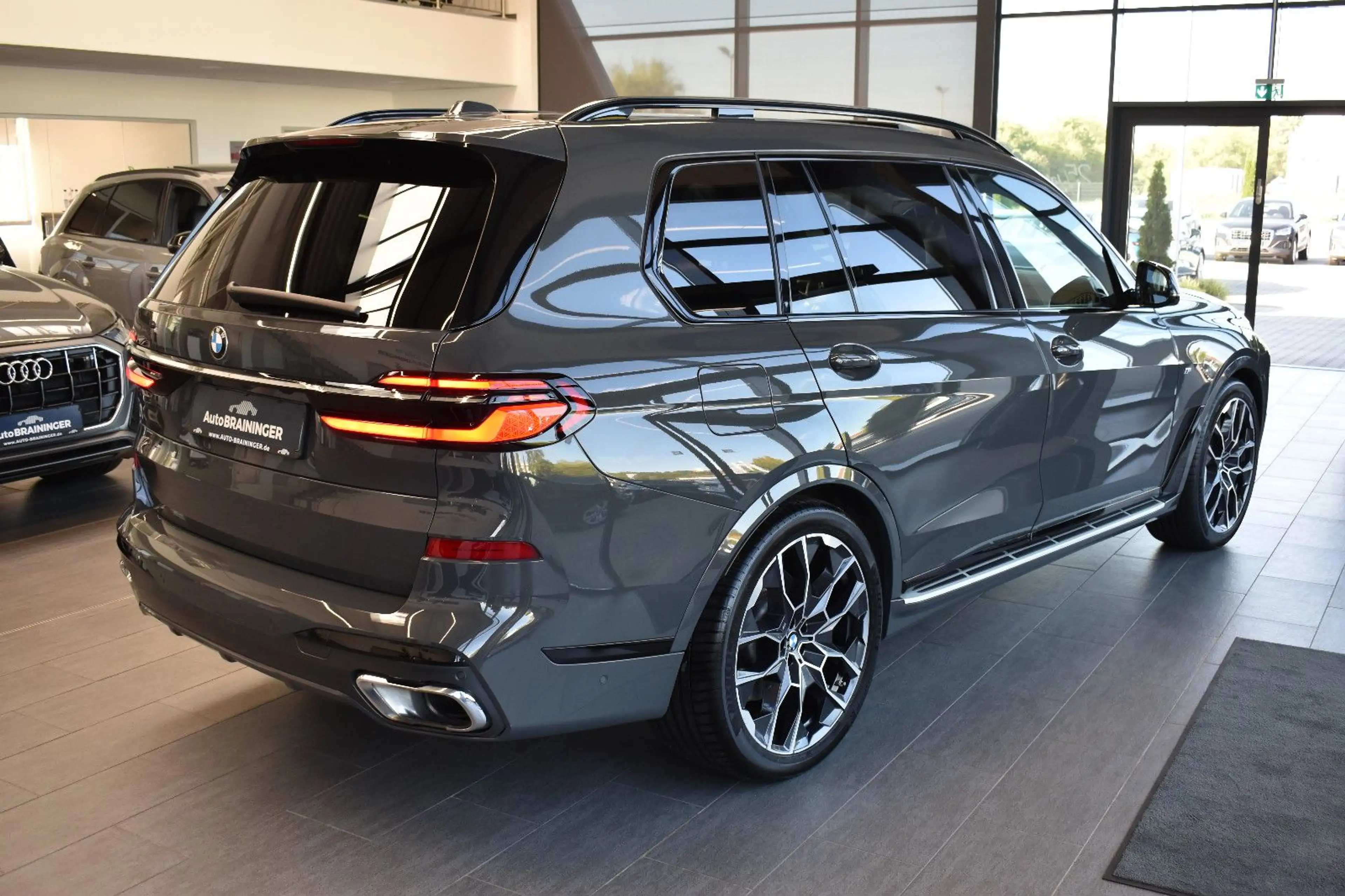 BMW X7 xDrive 40d M Sport 7-Sitzer~SoftClose~AHK~22" — photo 2