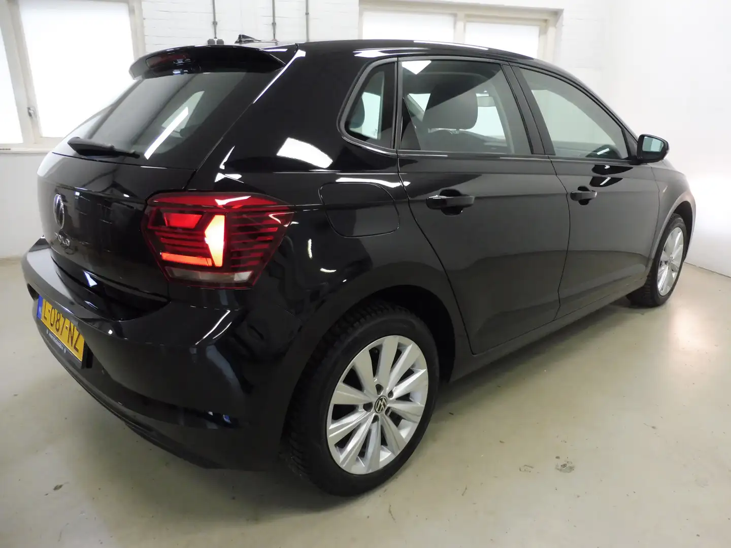 Volkswagen Polo 1.0 TSI Highline Adap cruise | LED | LMV 16"| Clim Zwart - 2