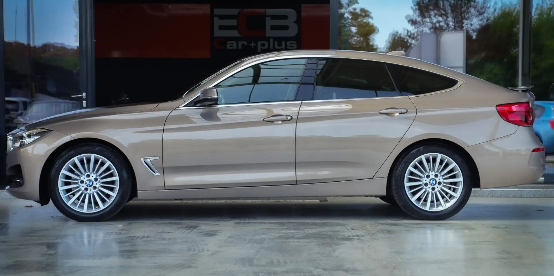 BMW 330 d Gran Turismo Luxury Line *1.Hand/SHZ/Temp.* Beige - 2