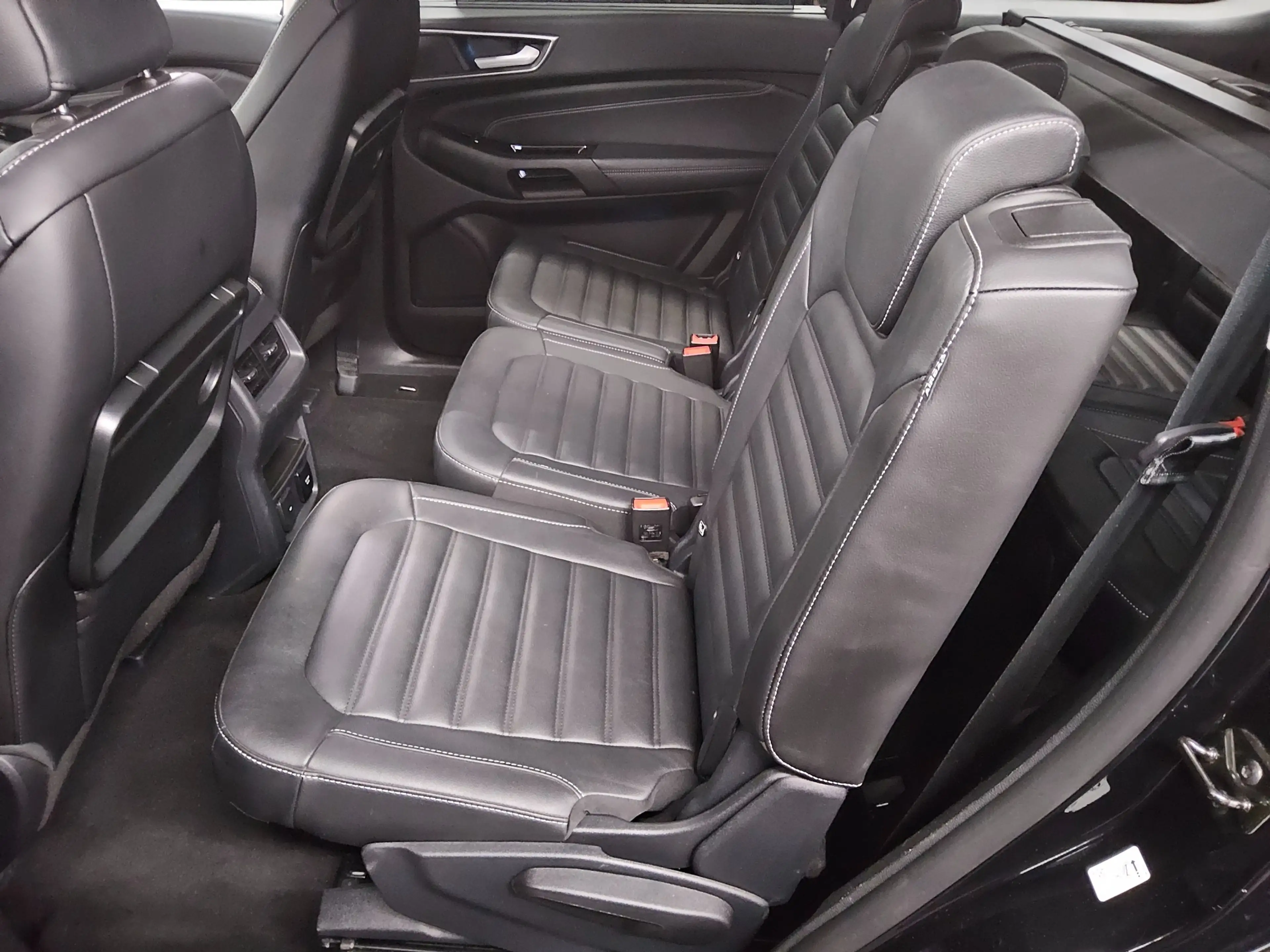 Ford Galaxy — photo 13