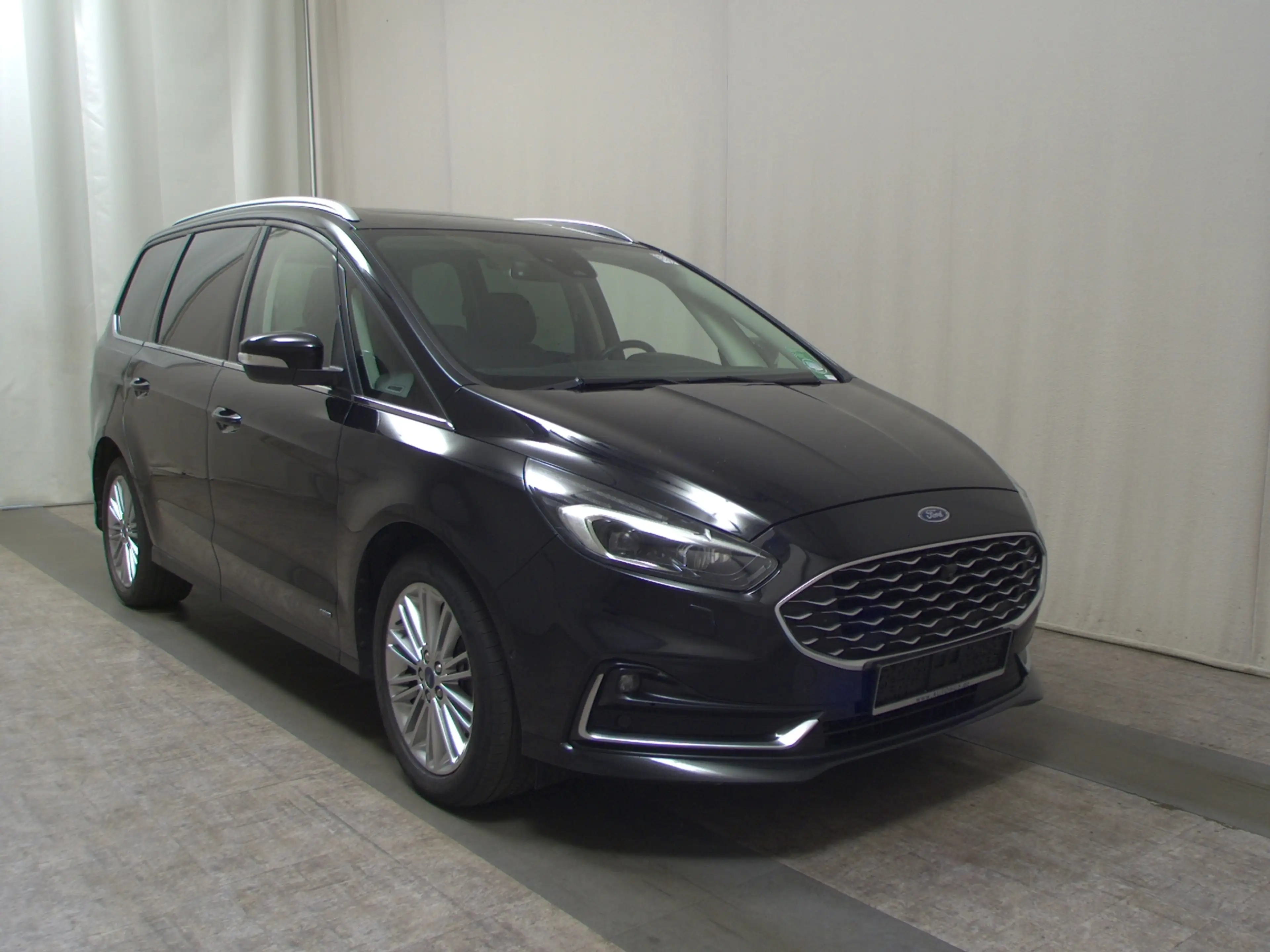 Ford Galaxy — photo 3