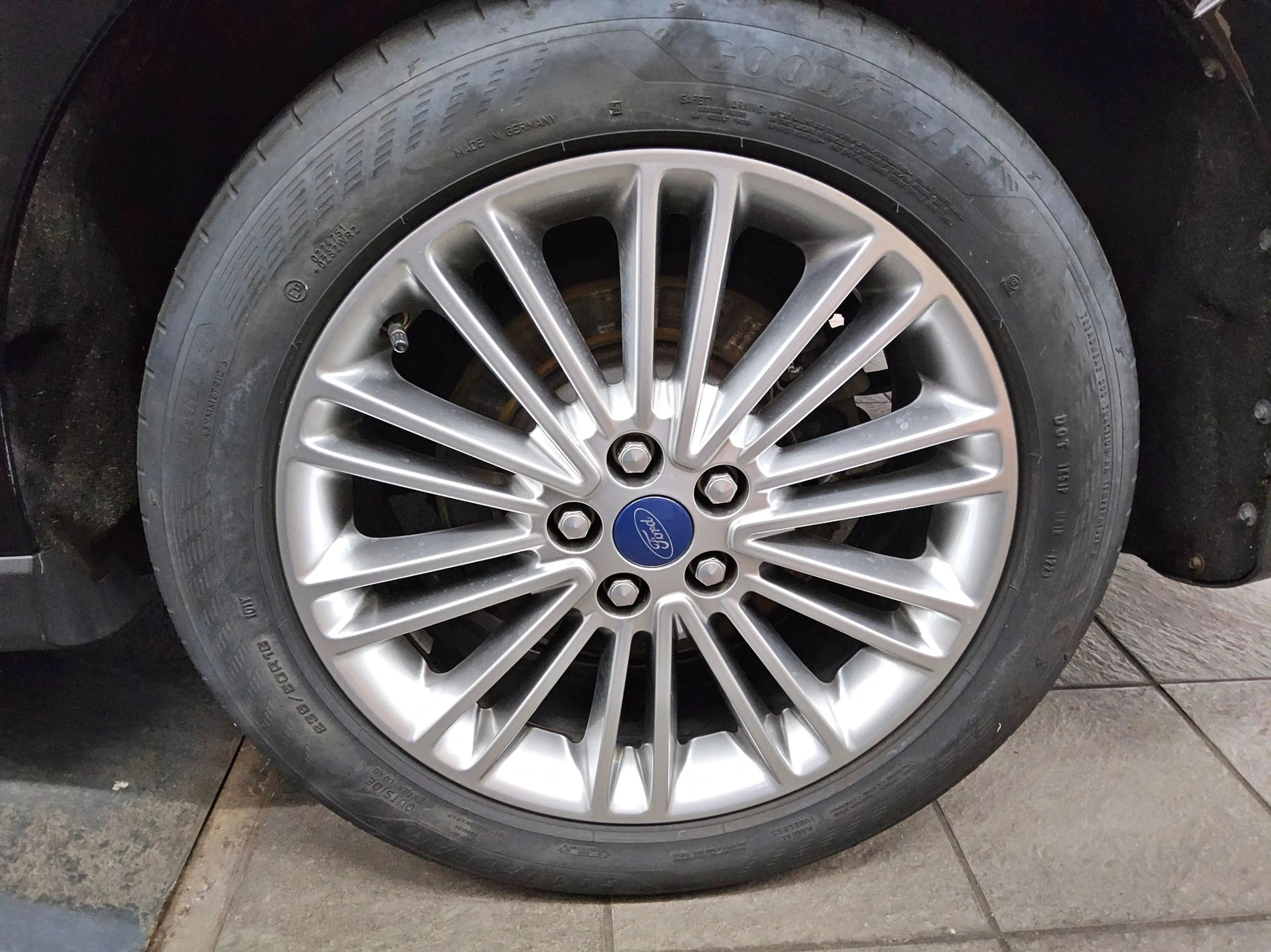 Ford Galaxy — photo 10